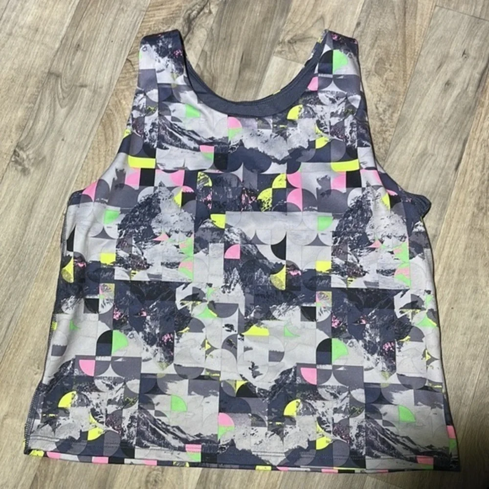 Bundle 3 athletic shorts‎ and 2 athletic tops